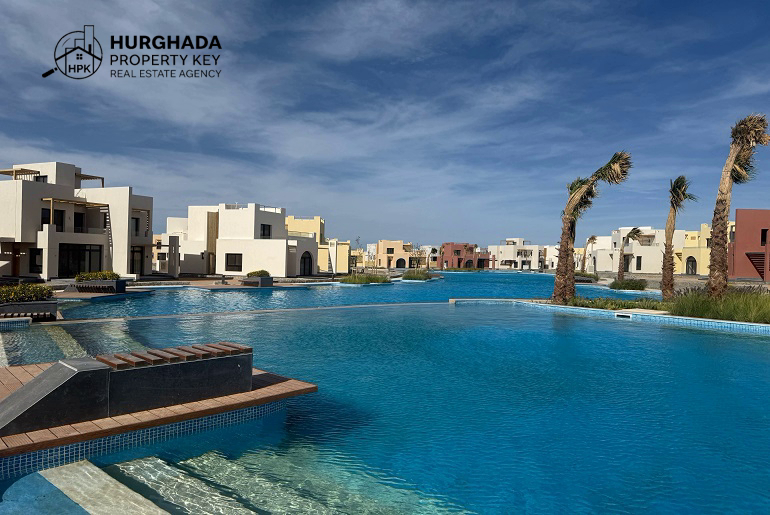 3-Bedroom Penthouse with Roof Terrace and Lake View – Makadi Heights, Hurghada
